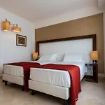 Apulia Vittoria Pool & Отель