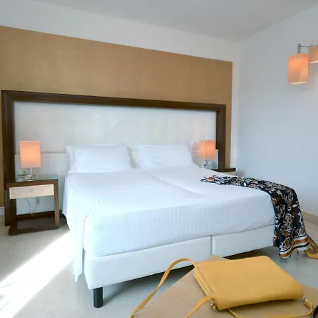 Vittoria Pool & Otranto