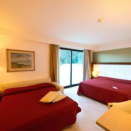 Apulia Vittoria Pool & 4*