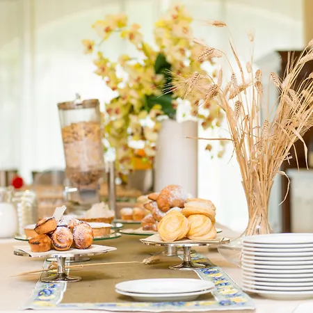 Vittoria Pool & Otranto