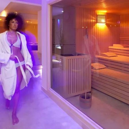 Vittoria Pool & Hotel