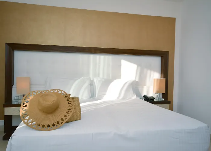 Apulia Vittoria Pool & 4* Otranto