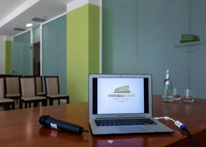 Otel Apulia Vittoria Pool & 4*