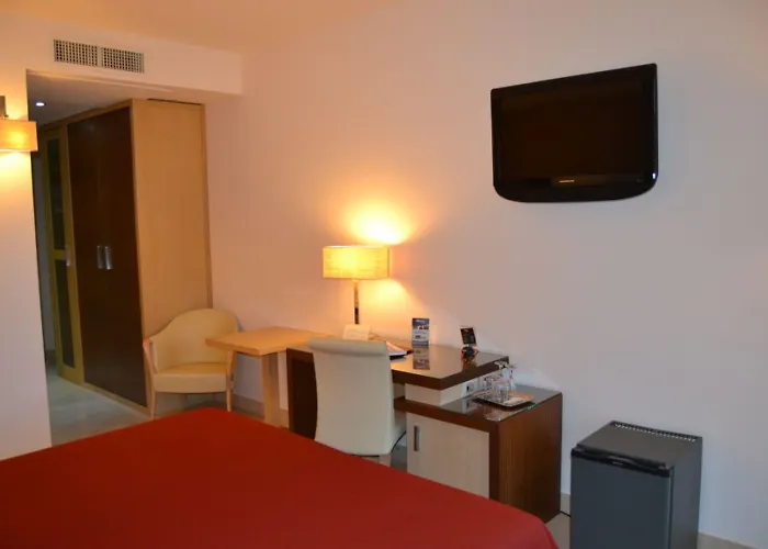 Otel Apulia Vittoria Pool & 4*