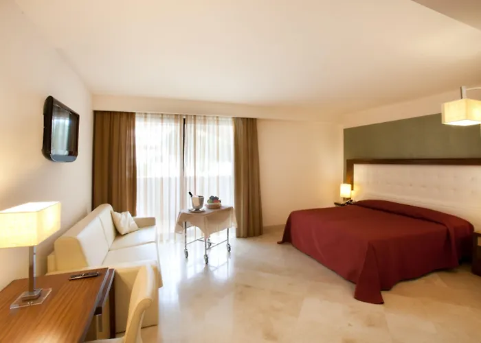 Apulia Vittoria Pool &