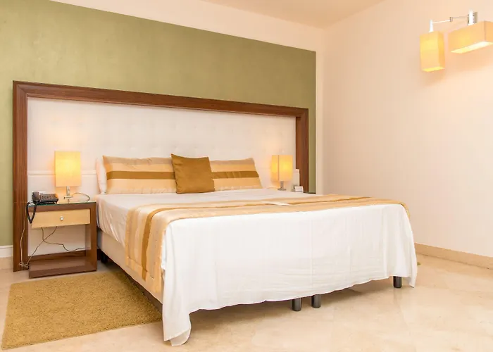 Otel Apulia Vittoria Pool &