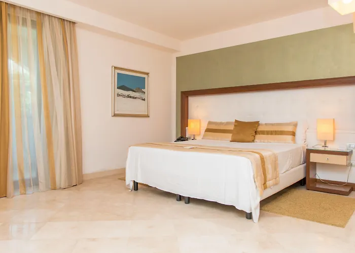 Apulia Vittoria Pool & أوترانتو