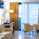 Apulia Vittoria Pool & 4* Otrante