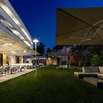 Apulia Vittoria Pool & 4*