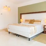 Apulia Vittoria Pool & 4* Otrante