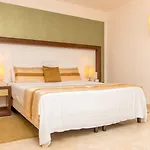 Hotel Apulia Vittoria Pool &