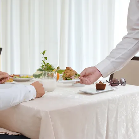 Vittoria Pool & Hotel 4*