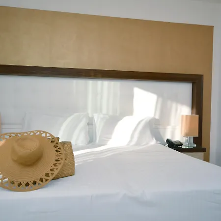 Apulia Vittoria Pool & 4* Otranto