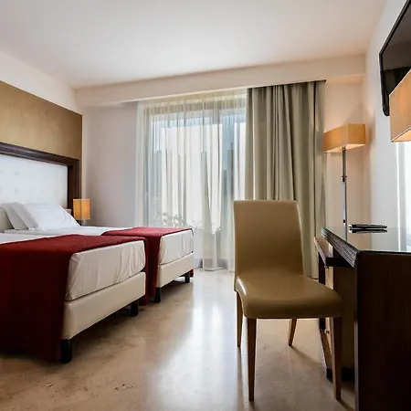 Vittoria Pool & Hotel 4*