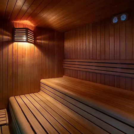 Vittoria Pool & Otranto