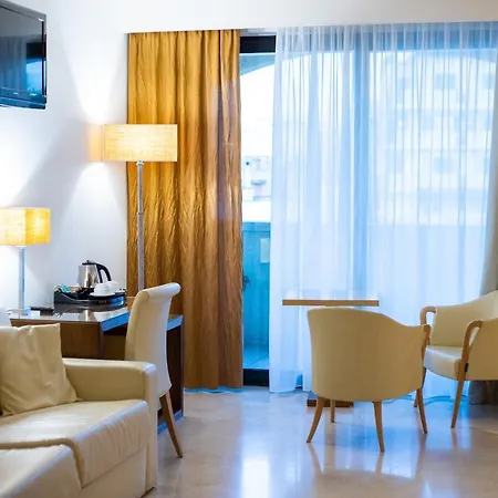 Apulia Vittoria Pool & 4* أوترانتو