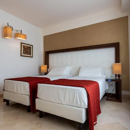 Apulia Vittoria Pool & Hotel