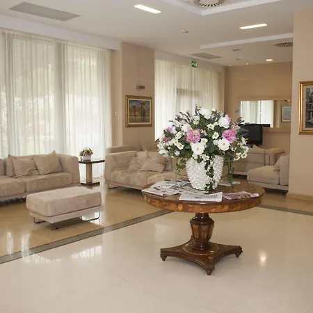 Vittoria Pool & Hotel