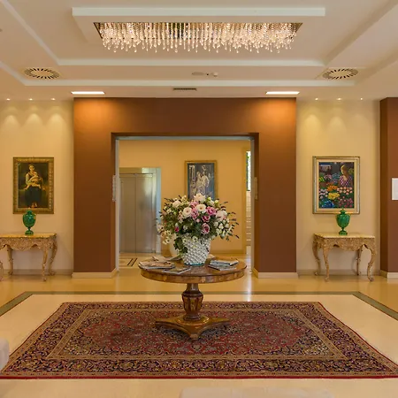 Vittoria Pool & Hotel