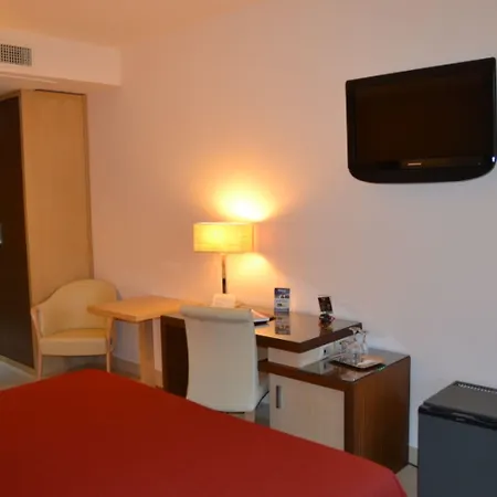 Hotel Apulia Vittoria Pool & 4*