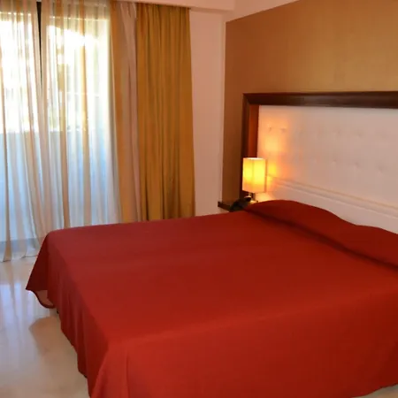 Apulia Vittoria Pool & 4*