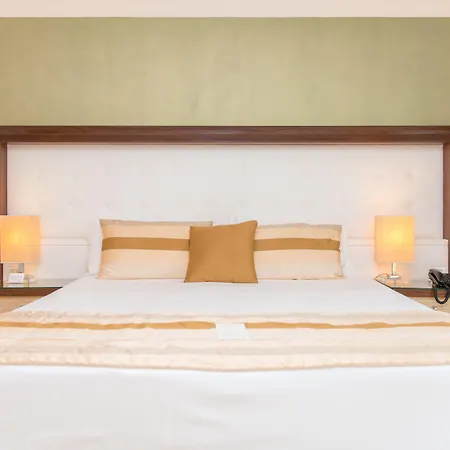 Hotel Vittoria Pool &