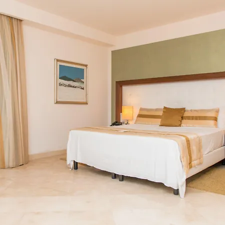 Vittoria Pool & Otranto