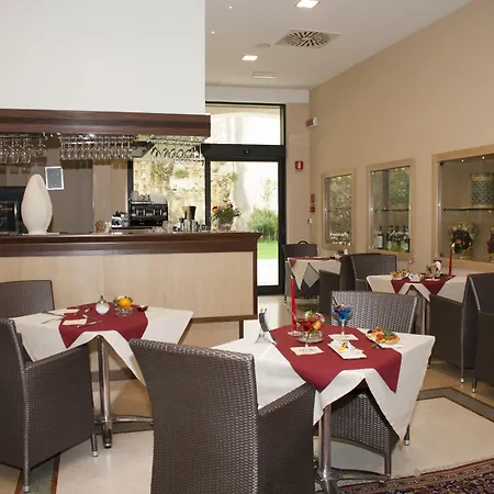 Vittoria Pool & Hotel Otranto