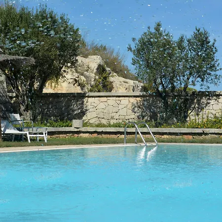 Vittoria Pool & Hotel