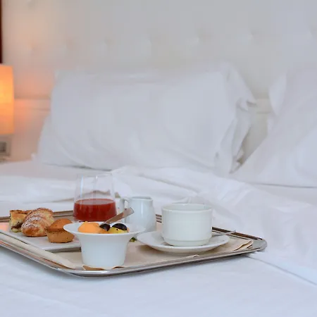 Hotel Vittoria Pool & 4*