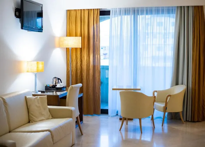 Apulia Vittoria Pool & 4* Otranto