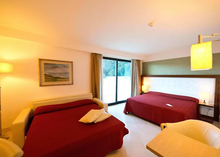 Apulia Vittoria Pool & 4*