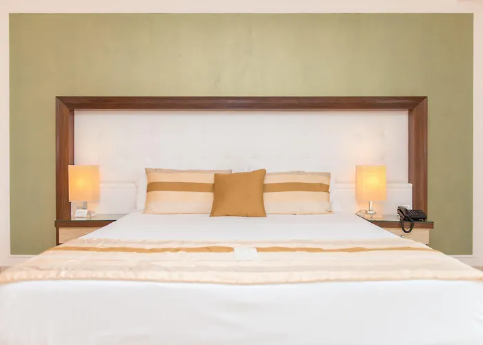 Hotel Apulia Vittoria Pool &