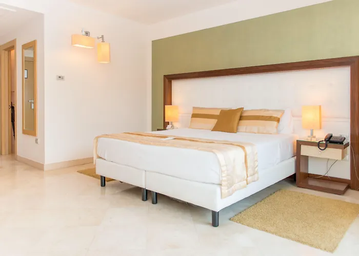 Apulia Vittoria Pool & 4* オートラント