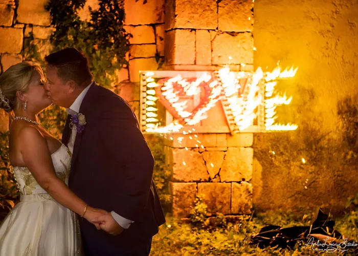 Apulia Vittoria Pool & 4*