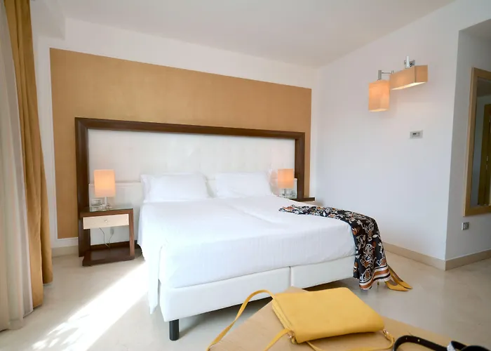 Apulia Vittoria Pool & 4* Otranto